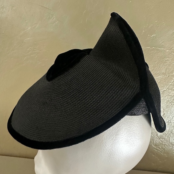 UNIQUE 1930s\' BLACK STRAW HAT WITH PEARLS AND VELOUR EDGING main image 6